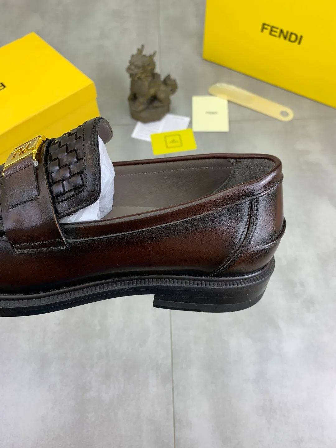 ​Men's shoes 💰P480💰[New model] Water dyed cowhide 🆘 The latest FENDI (Fendi) new casual leather shoes 🕶️🕶️Simple routing effect, showing an elegant and cool driving shoe 🎬Made of Italian 🇮🇹 imported calfskin + first-layer water-dyed cowhide lining🐂Excellent material🎬Detailed workmanship 🤗Comfortable foot feel➰➰. ​Pair it with any outfit to show your taste and temperament, low-key luxury ♻️Design ​simple and elegant ​noble and fashionable 🍃​Very loved and favored by trendy men 💓❤️Size: 38-44 2⃣️colors available